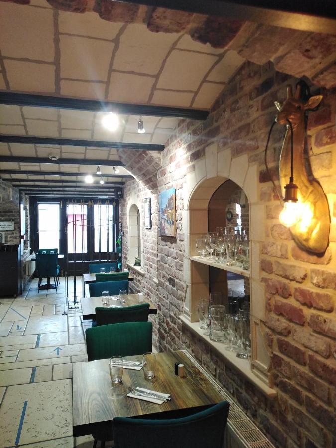 Отель Les Remparts La Madelaine-sous-Montreuil Экстерьер фото